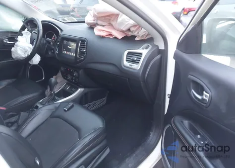 2018 Jeep Compass Latitude Fwd z USA, uszkodzony, nr VIN 3C4NJCBB5JT235467